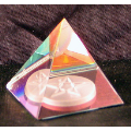 Kristal piramide
