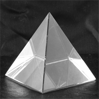 Kristallen piramide