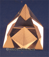 kristallen piramide