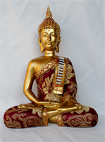  Boeddha met gekleurd stof kleding