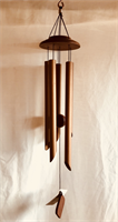  Muziek windgong Massief hout met 5 bronzen.kleur mat stalen buisen .Het windgonggeluid is afgestemd .26” 67cm