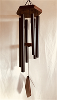 Muziek windgong Massief hout met zwarte mat 6 stalen buisen .Het windgonggeluid is afgestemd 28”80cm