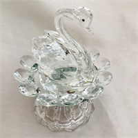 Kristal glas zwaan kan handmatig op de plaat worden gedraaid