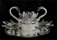 Kristal glas zwaan 2 in 1 17x10x9cm met met kristal glas diamant van 3cm & lotus van 8cm met verlichting. 