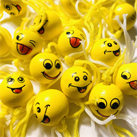 100 stuks Gelukspoppetjes Emoticons hout uitdeelcadeaus geluksbrenger