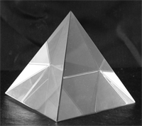 kritallen piramide