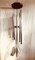 Muziek windgong Massief hout met mat 8 zilver stalen buisen .Het windgonggeluid is afgestemd .44" 115cm