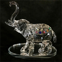 Glas olifant 12.5x12.5cm met tien kleine kleurige glas diamanten 