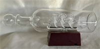 Kristal Glas schip in glazen driftfles 26cm (diameter is 7 cm ) met verlichting stand(10.5x5.5x4cn) handgemaakte echt ambachten.